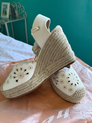 Sandalias esparto cuña encaje