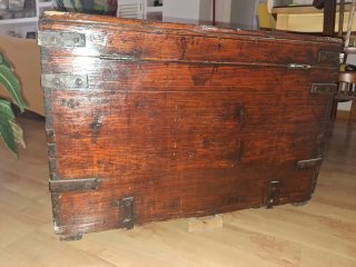 Baúl antiguo de madera