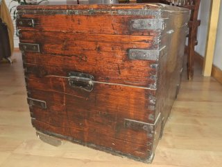 Baúl antiguo de madera