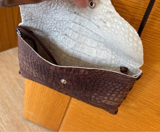 Bolso de cuero marrón