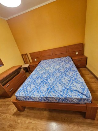 Mueble habitación: cama, 2 mesitas, cómoda