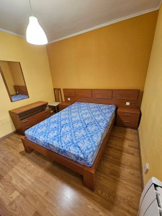Mueble habitación: cama, 2 mesitas, cómoda