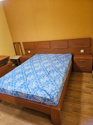 Mueble habitación: cama, 2 mesitas, cómoda