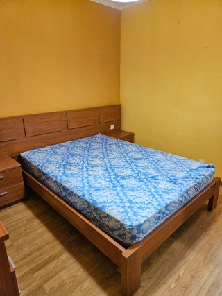 Mueble habitación: cama, 2 mesitas, cómoda