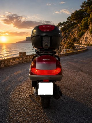Honda Foresight Roja Maxi-Scooter 250 c.c.