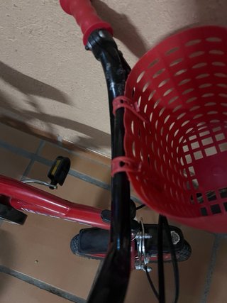 Bicicleta infantil roja