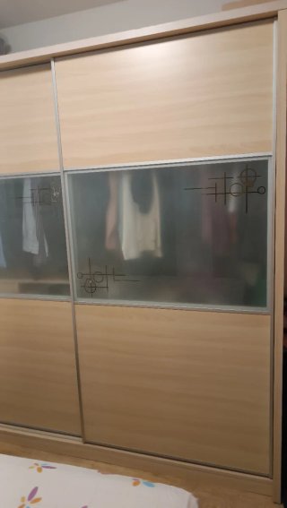 Armario puertas correderas madera y cristal