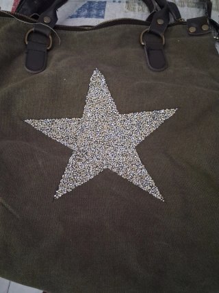 Bolso verde con estrella dorada