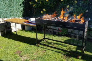 Barbacoa XXL con mesa auxiliar