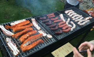 Barbacoa XXL con mesa auxiliar