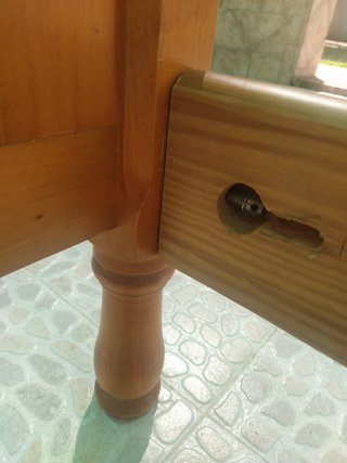 Estructura de cama de madera. Cabecero y pie.
