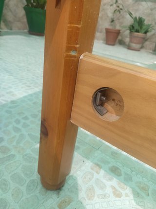 Estructura de cama de madera. Cabecero y pie.