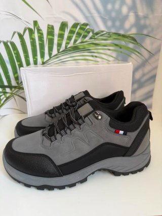 Zapatillas senderismo. Número 42