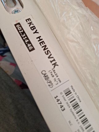 Soporte para estantería Ikea.