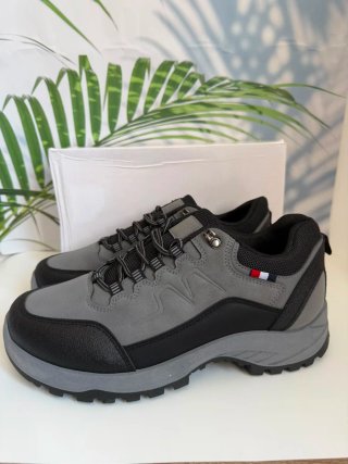 Zapatillas senderismo. Número 43