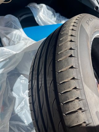 97% de vida. Dos Neumáticos Pirelli 205/55 R17.