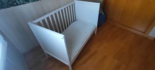 Cuna blanca + colchón + protectores