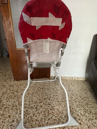 Trona infantil roja con estampado