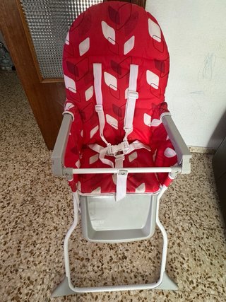 Trona infantil roja con estampado