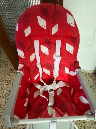 Trona infantil roja con estampado