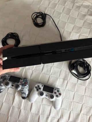 PS4 1TB Ultimate Player + 2 mandos + 5 juegos