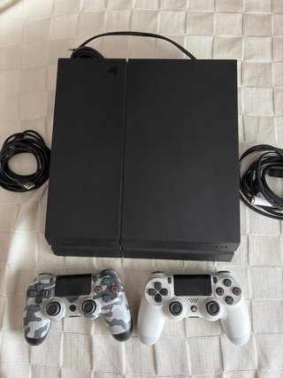 PS4 1TB Ultimate Player + 2 mandos + 5 juegos