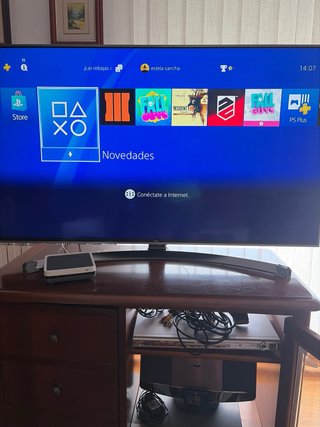 PS4 1TB Ultimate Player + 2 mandos + 5 juegos