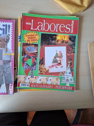 Revistas de punto de cruz y otras labores