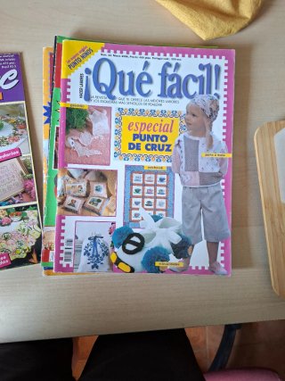 Revistas de punto de cruz y otras labores
