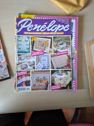 Revistas de punto de cruz y otras labores