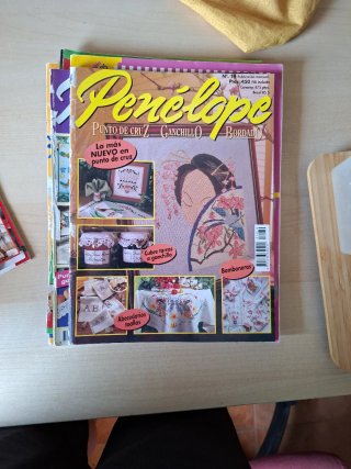 Revistas de punto de cruz y otras labores