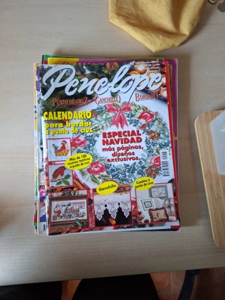 Revistas de punto de cruz y otras labores