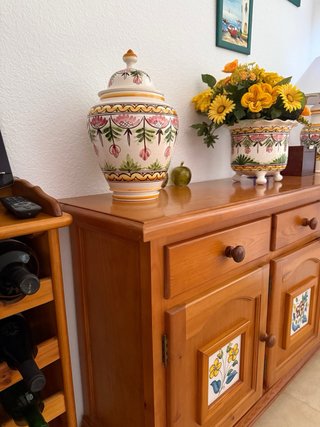 Sofá + butacas + muebles de salón + lámpara