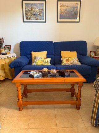 Sofá + butacas + muebles de salón + lámpara