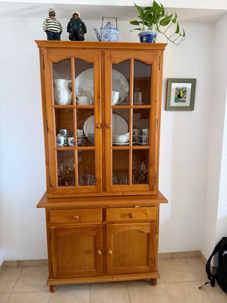 Sofá + butacas + muebles de salón + lámpara