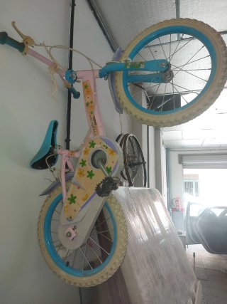 Bicicleta infantil rosa y azul
