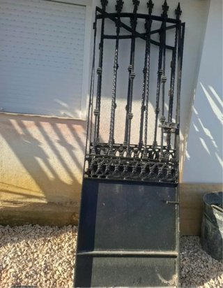 Puertas Metálicas Negras para Garaje