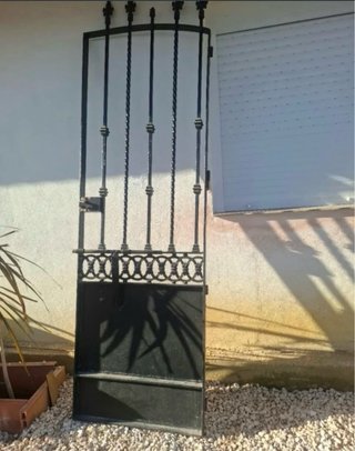 Puertas Metálicas Negras para Garaje