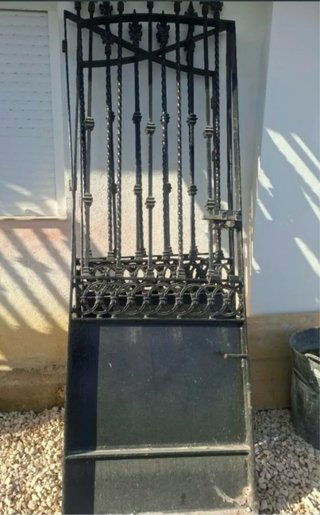 Puertas Metálicas Negras para Garaje