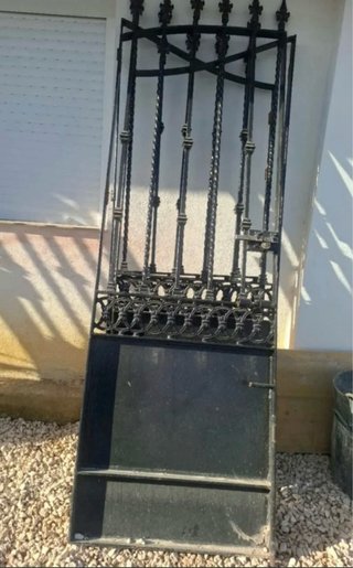 Puertas Metálicas Negras para Garaje