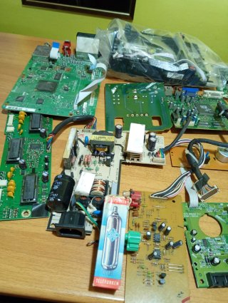 LOTTO DA 8KG DI COMPONENTI ELETTRONICI MISTI USATI