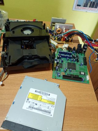 LOTTO DA 8KG DI COMPONENTI ELETTRONICI MISTI USATI