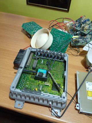 LOTTO DA 8KG DI COMPONENTI ELETTRONICI MISTI USATI