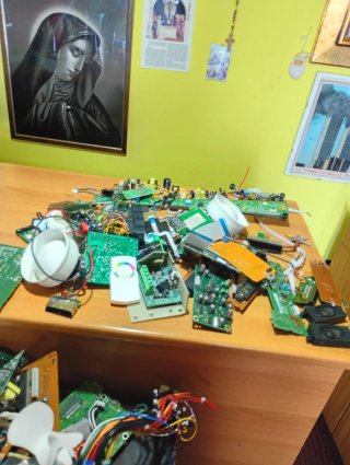 LOTTO DA 8KG DI COMPONENTI ELETTRONICI MISTI USATI