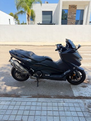 Yamaha Tmax 530 DX Negra