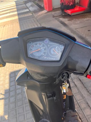 Peugeot 49cc Moped - Blue & White
