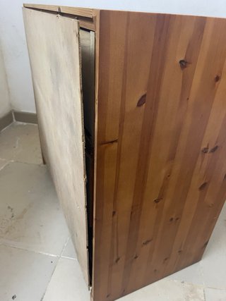 Mueble de pino macizo