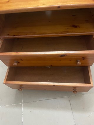 Mueble de pino macizo