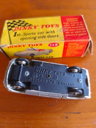 Coche Dinky Toys M.G.B. Sports Car 113