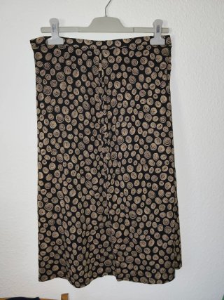 Falda estampada beige y negra